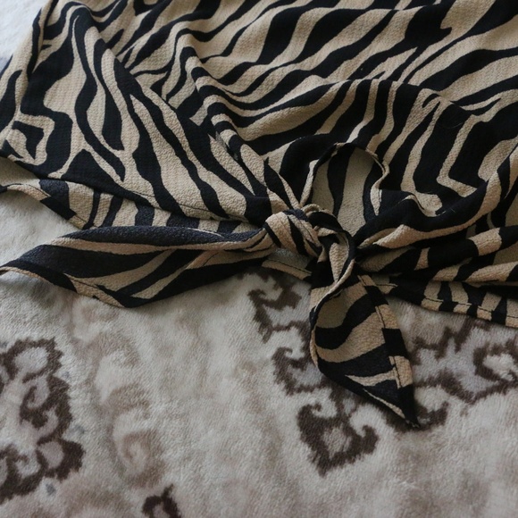 Off The Shoulder Zebra Print Top - Picture 5 of 8